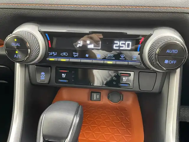 トヨタ ＲＡＶ４ ハイブリッド アドベンチャー 岡山県 2022(令4)年 1.7万km アティチュードブラックマイカ 純正9インチディスプレイオーディオ/ナビ/Bluetooth/AppleCarPlay/USB/HDMI/パノラミックビューモニター/ビルトインETC2.0/合皮シート/シートヒーター /ベンチレーション/パワーシート /メモリシート /ドライブレコーダー /ブラインドスポットモニター/セーフティセンス /レーダークルーズコントロール/オートハイビーム /LEDヘッドライト/オートライト /純正19インチアルミホイール/純正フロアマット/ルーフレール/プッシュスタート /スマートキー