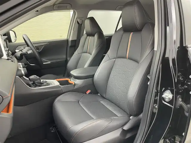 トヨタ ＲＡＶ４ ハイブリッド アドベンチャー 岡山県 2022(令4)年 1.7万km アティチュードブラックマイカ 純正9インチディスプレイオーディオ/ナビ/Bluetooth/AppleCarPlay/USB/HDMI/パノラミックビューモニター/ビルトインETC2.0/合皮シート/シートヒーター /ベンチレーション/パワーシート /メモリシート /ドライブレコーダー /ブラインドスポットモニター/セーフティセンス /レーダークルーズコントロール/オートハイビーム /LEDヘッドライト/オートライト /純正19インチアルミホイール/純正フロアマット/ルーフレール/プッシュスタート /スマートキー