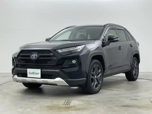 トヨタ ＲＡＶ４ ハイブリッド アドベンチャー 岡山県 2022(令4)年 1.7万km アティチュードブラックマイカ 純正9インチディスプレイオーディオ/ナビ/Bluetooth/AppleCarPlay/USB/HDMI/パノラミックビューモニター/ビルトインETC2.0/合皮シート/シートヒーター /ベンチレーション/パワーシート /メモリシート /ドライブレコーダー /ブラインドスポットモニター/セーフティセンス /レーダークルーズコントロール/オートハイビーム /LEDヘッドライト/オートライト /純正19インチアルミホイール/純正フロアマット/ルーフレール/プッシュスタート /スマートキー