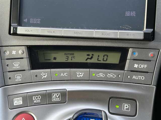 トヨタ プリウス S　マイコーデ 熊本県 2015(平27)年 3.3万km ディープアメジストマイカメタリック 純正ナビ/・AM/FM/CD/DVD/SD/BT/・フルセグTV/バックカメラ/横滑り防止機能/前後コーナーセンサー/ステアリングリモコン/レザーシート/前方ドライブレコーダー（DC-DR400）/ETC/オートライト/・HIDライト/トノカバー/純正ドアバイザー/純正フロアマット/電動格納ミラー/・ウインカーミラー/ECOモード/PWRモード/EVモード/スマートキー