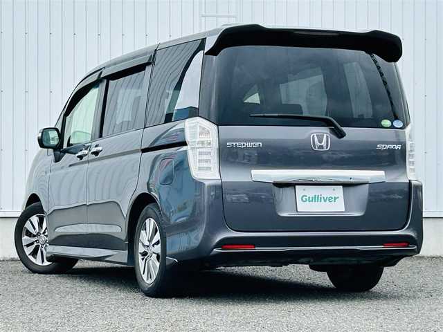 ホンダ ステップワゴン スパーダ Z 熊本県 2014(平26)年 6万km モダンスティールM 純正ナビＤＴＶ/・AM/FM/CD/DVD/USB/iPod/AUX/SD/・フルセグTV/社外後席用モニター（TMX-R300）/クルーズコントロール/バックカメラ/革巻きステアリング/・ステアリングリモコン/・パドルシフト/電動格納ミラー/・ウィンカーミラー/オートライト/・HIDライト/・フォグランプ/エンジンスターター/純正アルミホイール/純正フロアマット/スマートキー