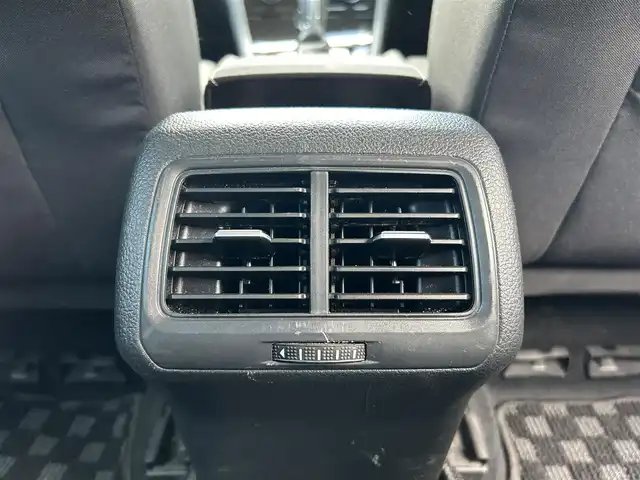 フォルクスワーゲン ゴルフ TSI ハイライン BMテクノ 新潟県 2016(平28)年 9.6万km ピュアホワイト 純正ナビ【フルセグTV/FM・AM/BT/CD】/アイドリングストップ/クルーズコントロール追従有/バックカメラ/USB/ETC/レーンキープアシスト/革巻きステアリング/ステアリングスイッチ/スペアキー/スマートキー/プッシュスタート/盗難防止/横滑り防止