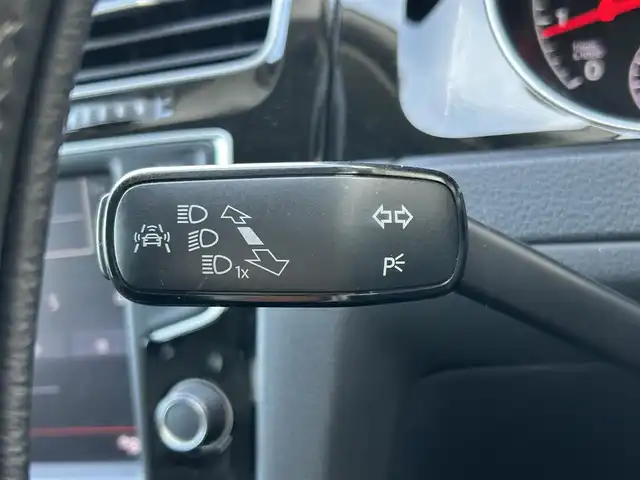フォルクスワーゲン ゴルフ TSI ハイライン BMテクノ 新潟県 2016(平28)年 9.6万km ピュアホワイト 純正ナビ【フルセグTV/FM・AM/BT/CD】/アイドリングストップ/クルーズコントロール追従有/バックカメラ/USB/ETC/レーンキープアシスト/革巻きステアリング/ステアリングスイッチ/スペアキー/スマートキー/プッシュスタート/盗難防止/横滑り防止