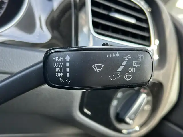 フォルクスワーゲン ゴルフ TSI ハイライン BMテクノ 新潟県 2016(平28)年 9.6万km ピュアホワイト 純正ナビ【フルセグTV/FM・AM/BT/CD】/アイドリングストップ/クルーズコントロール追従有/バックカメラ/USB/ETC/レーンキープアシスト/革巻きステアリング/ステアリングスイッチ/スペアキー/スマートキー/プッシュスタート/盗難防止/横滑り防止
