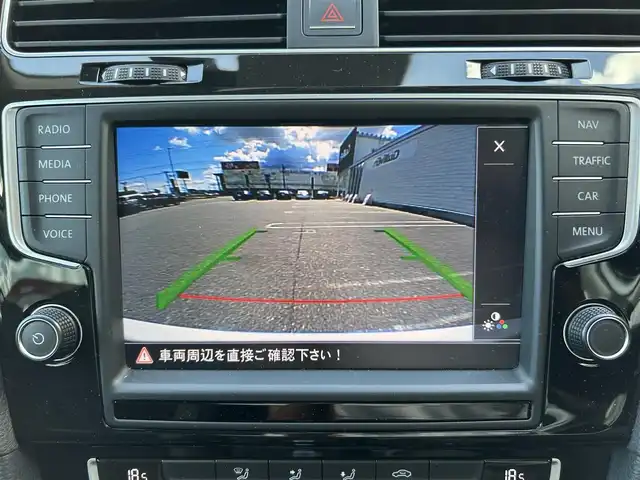 フォルクスワーゲン ゴルフ TSI ハイライン BMテクノ 新潟県 2016(平28)年 9.6万km ピュアホワイト 純正ナビ【フルセグTV/FM・AM/BT/CD】/アイドリングストップ/クルーズコントロール追従有/バックカメラ/USB/ETC/レーンキープアシスト/革巻きステアリング/ステアリングスイッチ/スペアキー/スマートキー/プッシュスタート/盗難防止/横滑り防止