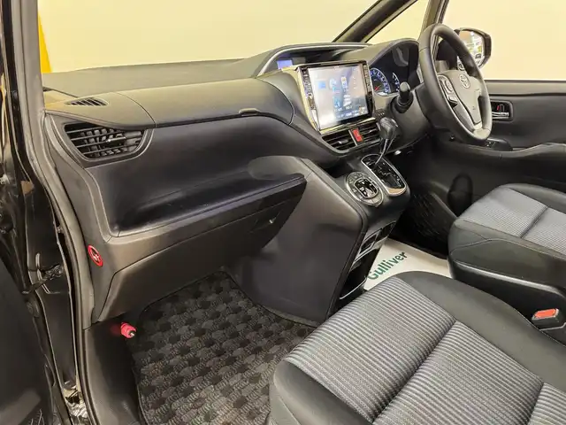 トヨタ ヴォクシー ZS 煌 群馬県 2015(平27)年 8.5万km ブラック 安全装備/・オートライト/・横滑り防止/社外10インチデカナビ/・AM/FM/Bluetooth/・CD/DVD/フルセグTV/バックカメラ/両側電動スライドドア/LEDヘッドライト/フォグランプ/ETC/純正ドアバイザー/純正16インチアルミホイール/スマートキー/プッシュスタート
