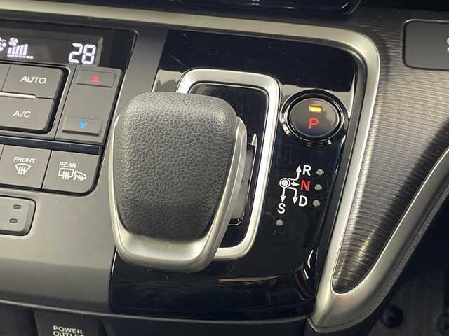 ホンダ ステップワゴン スパーダ eHEV G EXホンダS 岐阜県 2021(令3)年 5.9万km プレミアムスパークルブラックパール 純正10インチメモリナビ/　(AM/FM/CD/DVD/フルセグTV/Bluetooth)/バックカメラ/ホンダセンシング/衝突軽減ブレーキ/レーンキープアシスト/誤発進抑制機能/レーダークルーズコントロール/両側パワースライドドア/ハーフレザーシート/シートヒーター/革巻きハンドル/ビルトインETC2.0/純正ドライブレコーダー/LEDヘッドライト/電動パーキングブレーキ/純正アルミホイール/純正フロアマット/ドアバイザー