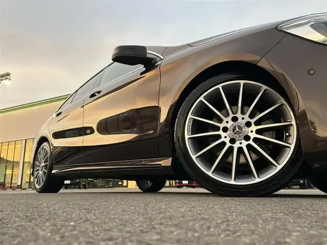 メルセデス・ベンツ ＣＬＡ１８０ Sブレイク AMG スタイル 愛媛県 2018(平30)年 6.7万km 茶 メーカーオプション純正ナビ/BT/AM・FM/CD/DVD/フルセグTV/ETC/前後ドライブレコーダー/ブラインドスポットモニター/前後コーナーセンサー/バックカメラ/レーンキープアシスト/衝突軽減システム/パーキングアシスト/アイドリングストップ/パドルシフト/追従型クルーズコントロール/harman kardonスピーカー/ガラスルーフ/D+N席シートヒーター・パワーシート/純正フロアマット/純正アルミホイール