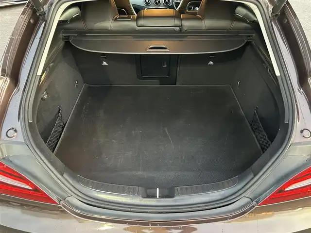 メルセデス・ベンツ ＣＬＡ１８０ Sブレイク AMG スタイル 愛媛県 2018(平30)年 6.7万km 茶 メーカーオプション純正ナビ/BT/AM・FM/CD/DVD/フルセグTV/ETC/前後ドライブレコーダー/ブラインドスポットモニター/前後コーナーセンサー/バックカメラ/レーンキープアシスト/衝突軽減システム/パーキングアシスト/アイドリングストップ/パドルシフト/追従型クルーズコントロール/harman kardonスピーカー/ガラスルーフ/D+N席シートヒーター・パワーシート/純正フロアマット/純正アルミホイール