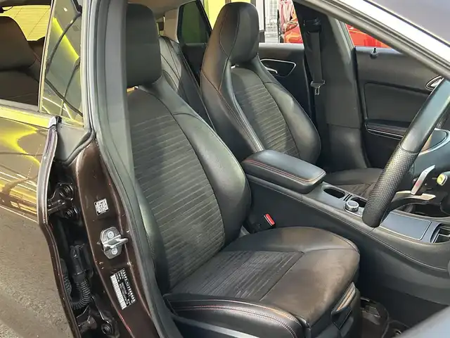 メルセデス・ベンツ ＣＬＡ１８０ Sブレイク AMG スタイル 愛媛県 2018(平30)年 6.7万km 茶 メーカーオプション純正ナビ/BT/AM・FM/CD/DVD/フルセグTV/ETC/前後ドライブレコーダー/ブラインドスポットモニター/前後コーナーセンサー/バックカメラ/レーンキープアシスト/衝突軽減システム/パーキングアシスト/アイドリングストップ/パドルシフト/追従型クルーズコントロール/harman kardonスピーカー/ガラスルーフ/D+N席シートヒーター・パワーシート/純正フロアマット/純正アルミホイール