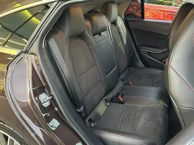 メルセデス・ベンツ ＣＬＡ１８０ Sブレイク AMG スタイル 愛媛県 2018(平30)年 6.7万km 茶 メーカーオプション純正ナビ/BT/AM・FM/CD/DVD/フルセグTV/ETC/前後ドライブレコーダー/ブラインドスポットモニター/前後コーナーセンサー/バックカメラ/レーンキープアシスト/衝突軽減システム/パーキングアシスト/アイドリングストップ/パドルシフト/追従型クルーズコントロール/harman kardonスピーカー/ガラスルーフ/D+N席シートヒーター・パワーシート/純正フロアマット/純正アルミホイール