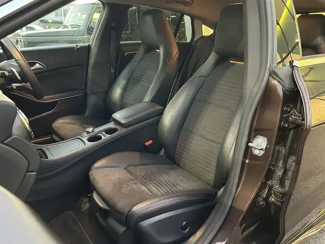 メルセデス・ベンツ ＣＬＡ１８０ Sブレイク AMG スタイル 愛媛県 2018(平30)年 6.7万km 茶 メーカーオプション純正ナビ/BT/AM・FM/CD/DVD/フルセグTV/ETC/前後ドライブレコーダー/ブラインドスポットモニター/前後コーナーセンサー/バックカメラ/レーンキープアシスト/衝突軽減システム/パーキングアシスト/アイドリングストップ/パドルシフト/追従型クルーズコントロール/harman kardonスピーカー/ガラスルーフ/D+N席シートヒーター・パワーシート/純正フロアマット/純正アルミホイール