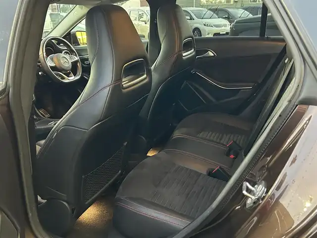 メルセデス・ベンツ ＣＬＡ１８０ Sブレイク AMG スタイル 愛媛県 2018(平30)年 6.7万km 茶 メーカーオプション純正ナビ/BT/AM・FM/CD/DVD/フルセグTV/ETC/前後ドライブレコーダー/ブラインドスポットモニター/前後コーナーセンサー/バックカメラ/レーンキープアシスト/衝突軽減システム/パーキングアシスト/アイドリングストップ/パドルシフト/追従型クルーズコントロール/harman kardonスピーカー/ガラスルーフ/D+N席シートヒーター・パワーシート/純正フロアマット/純正アルミホイール