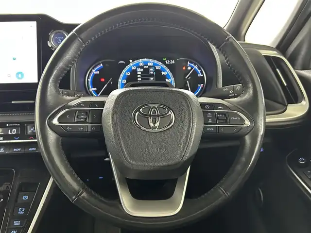 トヨタ ヴォクシー ハイブリッド S－Z 佐賀県 2022(令4)年 6万km アティチュードブラックマイカ 純正10.5インチディスプレイオーディオ/純正10.5インチディスプレイオーディオ/AM/FM/BT/フルセグTV/衝突被害軽減システム/レーダークルーズコントロール/レーンアシスト/ブラインドスポットモニター/バックカメラ/クリアランスソナー/ロードサインアシスト/オートライト/オートマチックハイビーム/電子パーキング/ブレーキホールド/両側パワースライドドア/パワーバックドア/ビルトインETC2.0/ハーフレザーシート/運転席・助手席シートヒーター/ISOFIX対応シート/後席サンシェード/純正17インチアルミホイール/LEDヘッドライト