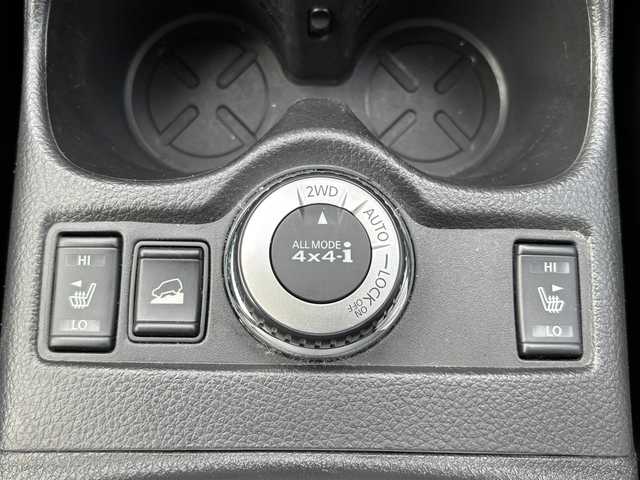 日産 エクストレイル 20Xtt エマージェンシーブレーキ 大分県 2017(平29)年 6.1万km ダイヤモンドブラック ・純正ナビ(CD.DVD.AUX.SD.BT)/・バックカメラ/・エマージェンシーブレーキ/・コーナーセンサー/・ETC/・シートヒーター/・ステアリングリモコン/・オートライト/・クルーズコントロール/・電動リアゲート/・スマートキー