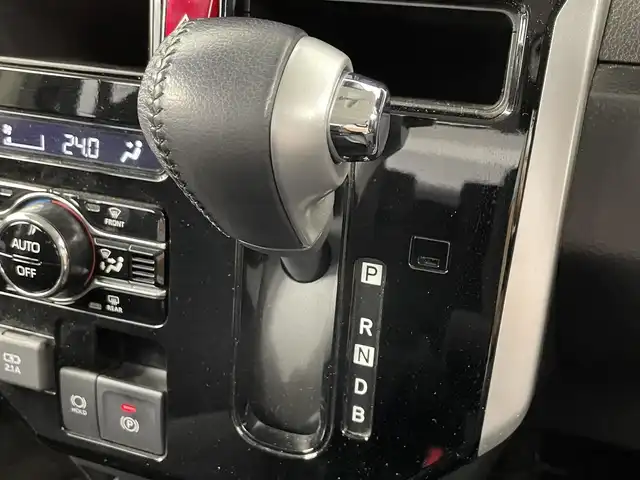 トヨタ ルーミー カスタムG－T 埼玉県 2021(令3)年 4万km 白 純正ナビ/(AM/FM/Bluetooth/フルセグTV)/レーダークルーズコントロール/ビルトインETC2.0/両側パワースライドドア/バックカメラ/社外フロアマット/ドライブレコーダー/純正15インチアルミホイール/スマートキー/LEDヘッドライト/パワーステアリング/パワーウィンドウ