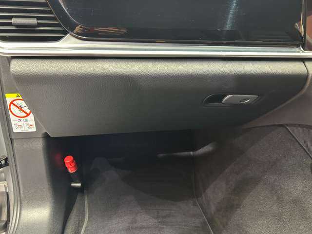 ポルシェ パナメーラ 千葉県 2019(令1)年 3.9万km GTシルバー ＡＣＣ　/黒革シート　/ナビ　/パノラミックビューモニター　/Ｂｌｕｅｔｏｏｔｈ接続　/パーキングアシスト　/ＰＡＳＭ　/シートＨ　/電動リアゲート　/ＬＥＤヘッドライト　/アクティブセーフティ　/ＥＴＣ　/ワンオーナー