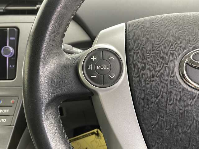 トヨタ プリウス G 大阪府 2014(平26)年 4万km ホワイトパールクリスタルシャイン 純正ナビ/・Ｂｌｕｅｔｏｏｔｈ/・フルセグテレビ/・ＣＤ/ＤＶＤ/クルーズコントロール/パワーシート/スマートキー/ビルトインＥＴＣ　/前後ドライブレコーダー/ハーフレザーシート/オートライト/W+サイド/カーテンエアバッグ/フォグランプ