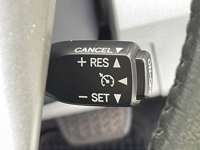 トヨタ プリウス G 大阪府 2014(平26)年 4万km ホワイトパールクリスタルシャイン 純正ナビ/・Ｂｌｕｅｔｏｏｔｈ/・フルセグテレビ/・ＣＤ/ＤＶＤ/クルーズコントロール/パワーシート/スマートキー/ビルトインＥＴＣ　/前後ドライブレコーダー/ハーフレザーシート/オートライト/W+サイド/カーテンエアバッグ/フォグランプ
