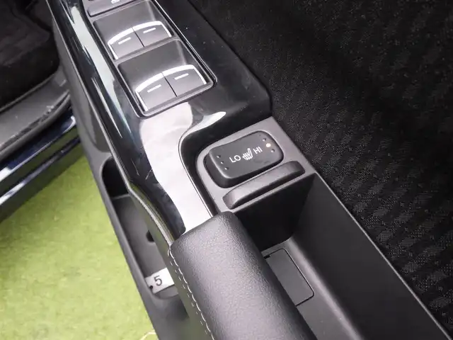 ホンダ オデッセイ ハイブリッド e:HEVアブソルート 千葉県 2024(令6)年 0.1万km プレミアムヴィーナスブラックP 純正11.4インチナビ/・フルセグTV/CD/DVD/SD/USB/HDMI/Bluetooth/マルチビューカメラ/ビルトインETC/両側パワースライドドア/電子パーキングブレーキ/BREAK　HOLD機能/ハーフレザーシート/全席パワーシート/シートヒーター/電動オットマン/革巻きステアリング/ステアリングリモコン/純正17インチアルミホイール/純正LEDヘッドライト/純正LEDフォグライト/純正フロアマット/新車保証書/取扱説明書/スペアキー１本/ホンダセンシング/・アダプティブクルーズコントロール/・衝突軽減ブレーキシステム/・路外逸脱抑制システム/・先行車発進お知らせ機能/・ブラインドスポットモニター/・標識認識機能