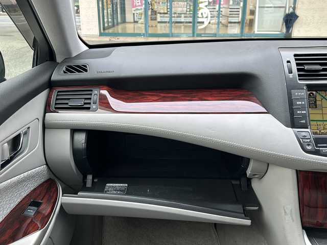 トヨタ クラウン ロイヤル Rサルーン スペシャルナビP 愛知県 2010(平22)年 15.5万km ブラック 登録時走行距離154386km/純正HDDナビ/（Bluetooth/フルセグTV/DVD/AM/FM)/バックカメラ/ドラレコ前/ビルドインETC/クルコンコントロール/ステアリングスイッチ/プッシュスタート/スマートキー/（スペアキー×１）/USB端子/オートライト/HIDライト/フォグランプ/純正フロアマット/純正ドアバイザー/取説/保証書