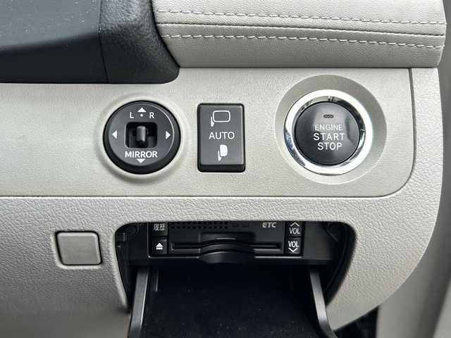 トヨタ クラウン ロイヤル Rサルーン スペシャルナビP 愛知県 2010(平22)年 15.5万km ブラック 登録時走行距離154386km/純正HDDナビ/（Bluetooth/フルセグTV/DVD/AM/FM)/バックカメラ/ドラレコ前/ビルドインETC/クルコンコントロール/ステアリングスイッチ/プッシュスタート/スマートキー/（スペアキー×１）/USB端子/オートライト/HIDライト/フォグランプ/純正フロアマット/純正ドアバイザー/取説/保証書