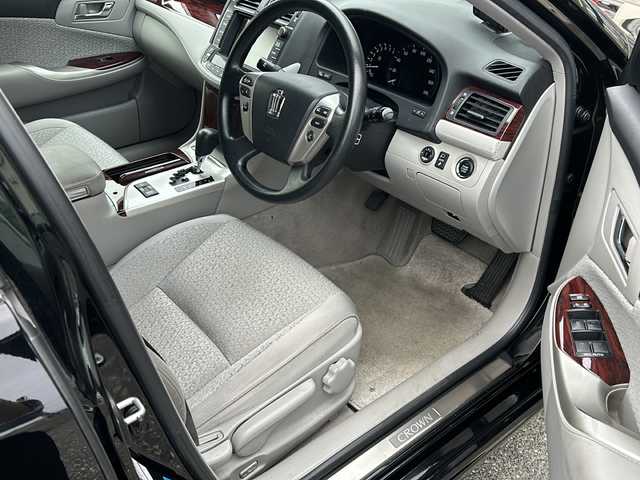 トヨタ クラウン ロイヤル Rサルーン スペシャルナビP 愛知県 2010(平22)年 15.5万km ブラック 登録時走行距離154386km/純正HDDナビ/（Bluetooth/フルセグTV/DVD/AM/FM)/バックカメラ/ドラレコ前/ビルドインETC/クルコンコントロール/ステアリングスイッチ/プッシュスタート/スマートキー/（スペアキー×１）/USB端子/オートライト/HIDライト/フォグランプ/純正フロアマット/純正ドアバイザー/取説/保証書