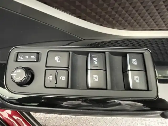 トヨタ Ｃ－ＨＲ G LEDエディション 鹿児島県 2018(平30)年 5.4万km ブラック/センシュアルレッドマイカ 2トーン 禁煙車　/純正ナビ　/バックカメラ　/トヨタセーフティセンス/レーンキープアシスト/ブラインドスポットモニター　/追従型クルーズコントロール/前後コーナーセンサー/前席シートヒーター/LEDヘッドライト/オートライト/オートマチックハイビーム/ETC/純正フロアマット/ドアバイザー/純正アルミホイール/電動パーキングブレーキ/オートブレーキホールド