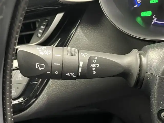 トヨタ Ｃ－ＨＲ G LEDエディション 鹿児島県 2018(平30)年 5.4万km ブラック/センシュアルレッドマイカ 2トーン 禁煙車　/純正ナビ　/バックカメラ　/トヨタセーフティセンス/レーンキープアシスト/ブラインドスポットモニター　/追従型クルーズコントロール/前後コーナーセンサー/前席シートヒーター/LEDヘッドライト/オートライト/オートマチックハイビーム/ETC/純正フロアマット/ドアバイザー/純正アルミホイール/電動パーキングブレーキ/オートブレーキホールド