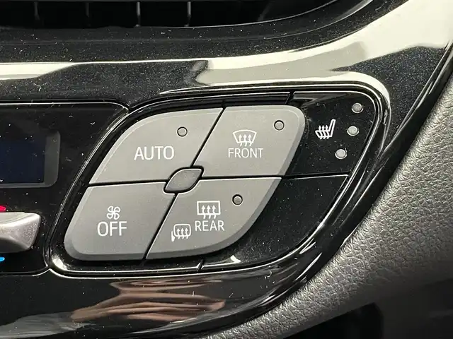 トヨタ Ｃ－ＨＲ G LEDエディション 鹿児島県 2018(平30)年 5.4万km ブラック/センシュアルレッドマイカ 2トーン 禁煙車　/純正ナビ　/バックカメラ　/トヨタセーフティセンス/レーンキープアシスト/ブラインドスポットモニター　/追従型クルーズコントロール/前後コーナーセンサー/前席シートヒーター/LEDヘッドライト/オートライト/オートマチックハイビーム/ETC/純正フロアマット/ドアバイザー/純正アルミホイール/電動パーキングブレーキ/オートブレーキホールド