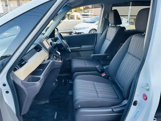 ホンダ フリード ハイブリット G センシング 岡山県 2017(平29)年 11.3万km ホワイトオーキッドパール (株)IDOMが運営する【じしゃロン岡山店】の自社ローン専用車両です。こちらは現金またはオートローンご利用時の価格です。 自社ローンご希望の方は別途その旨お申し付け下さい/・純正ナビゲーション/・バックカメラ/・両側電動スライドドア/・センシング/・ＬＥＤライト