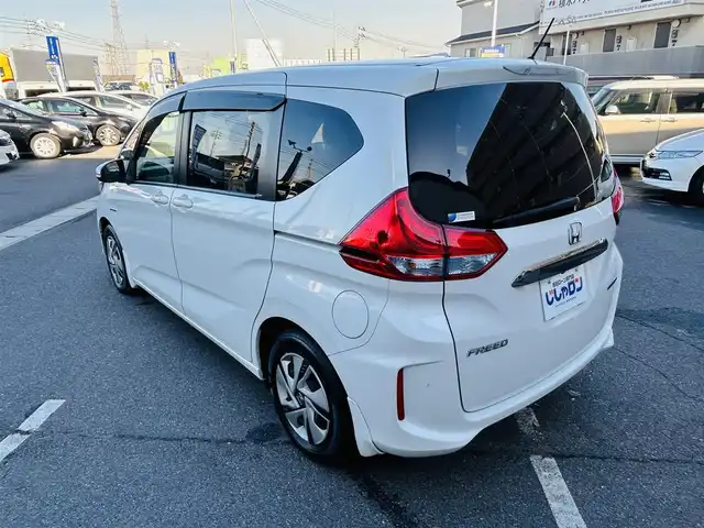 ホンダ フリード ハイブリット G センシング 岡山県 2017(平29)年 11.3万km ホワイトオーキッドパール (株)IDOMが運営する【じしゃロン岡山店】の自社ローン専用車両です。こちらは現金またはオートローンご利用時の価格です。 自社ローンご希望の方は別途その旨お申し付け下さい/・純正ナビゲーション/・バックカメラ/・両側電動スライドドア/・センシング/・ＬＥＤライト