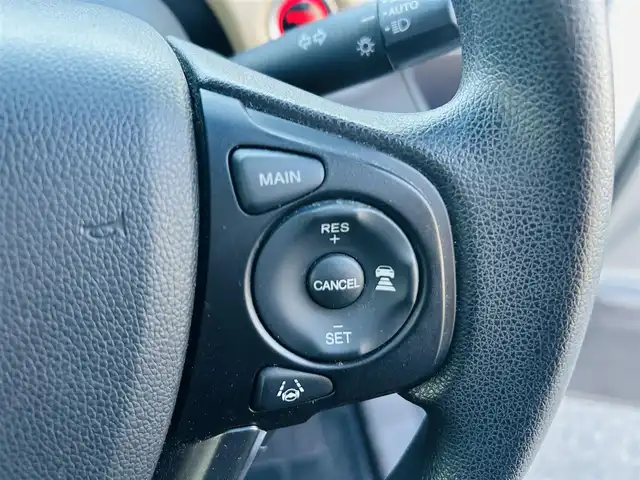 ホンダ フリード ハイブリット G センシング 岡山県 2017(平29)年 11.3万km ホワイトオーキッドパール (株)IDOMが運営する【じしゃロン岡山店】の自社ローン専用車両です。こちらは現金またはオートローンご利用時の価格です。 自社ローンご希望の方は別途その旨お申し付け下さい/・純正ナビゲーション/・バックカメラ/・両側電動スライドドア/・センシング/・ＬＥＤライト