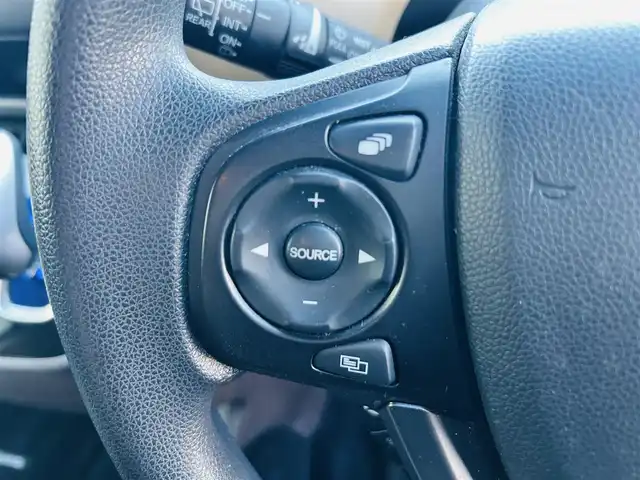 ホンダ フリード ハイブリット G センシング 岡山県 2017(平29)年 11.3万km ホワイトオーキッドパール (株)IDOMが運営する【じしゃロン岡山店】の自社ローン専用車両です。こちらは現金またはオートローンご利用時の価格です。 自社ローンご希望の方は別途その旨お申し付け下さい/・純正ナビゲーション/・バックカメラ/・両側電動スライドドア/・センシング/・ＬＥＤライト