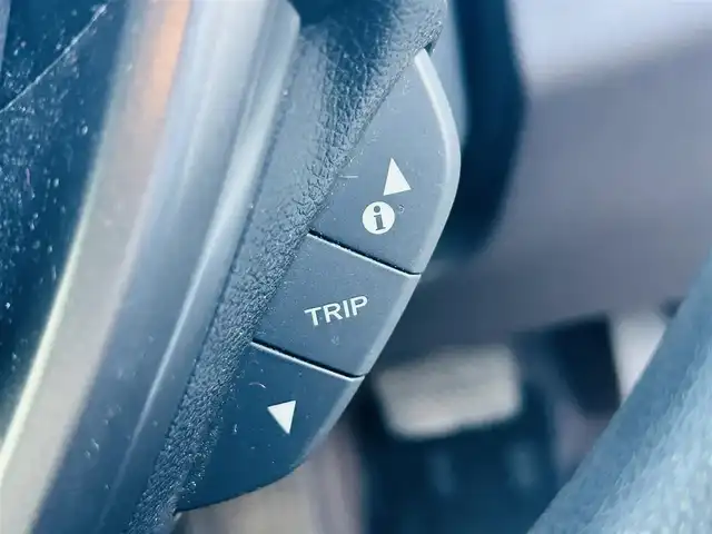 ホンダ フリード ハイブリット G センシング 岡山県 2017(平29)年 11.3万km ホワイトオーキッドパール (株)IDOMが運営する【じしゃロン岡山店】の自社ローン専用車両です。こちらは現金またはオートローンご利用時の価格です。 自社ローンご希望の方は別途その旨お申し付け下さい/・純正ナビゲーション/・バックカメラ/・両側電動スライドドア/・センシング/・ＬＥＤライト