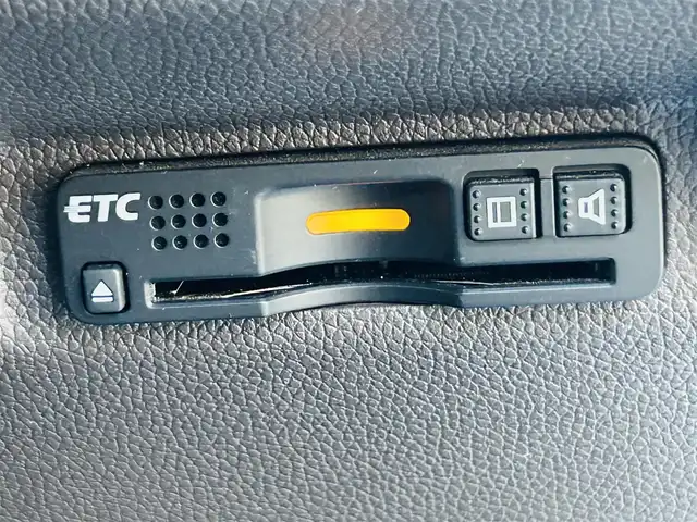 ホンダ フリード ハイブリット G センシング 岡山県 2017(平29)年 11.3万km ホワイトオーキッドパール (株)IDOMが運営する【じしゃロン岡山店】の自社ローン専用車両です。こちらは現金またはオートローンご利用時の価格です。 自社ローンご希望の方は別途その旨お申し付け下さい/・純正ナビゲーション/・バックカメラ/・両側電動スライドドア/・センシング/・ＬＥＤライト