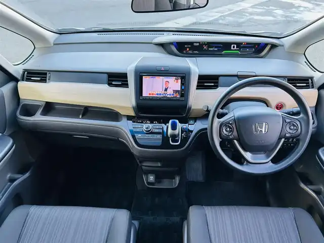 ホンダ フリード ハイブリット G センシング 岡山県 2017(平29)年 11.3万km ホワイトオーキッドパール (株)IDOMが運営する【じしゃロン岡山店】の自社ローン専用車両です。こちらは現金またはオートローンご利用時の価格です。 自社ローンご希望の方は別途その旨お申し付け下さい/・純正ナビゲーション/・バックカメラ/・両側電動スライドドア/・センシング/・ＬＥＤライト