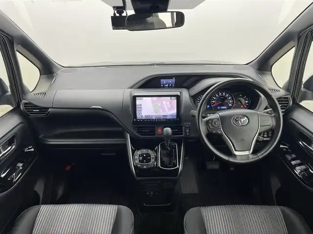 トヨタ ヴォクシー ZS 煌Ⅱ 岡山県 2020(令2)年 4.3万km ブラック アルパイン９インチナビ/【Bluetooth/フルセグTV/USB/HDMI】/衝突軽減ブレーキシステム/オートハイビーム/ＬＥＤヘッドライト/両側パワースライドドア/クルーズコントロール/バックカメラ/ビルトインＥＴＣ/社外ドライブレコーダー（前後）/コーナーセンサー（前後）/レーンアシスト/純正フロアマット/踏み間違い防止/ISOFIX/後席サンシェイド/ステアリングスイッチ/チルトステアリング/シートリフター/シートバックテーブル/ウインカーミラー/ドアバイザー/新車保証書/取扱説明書