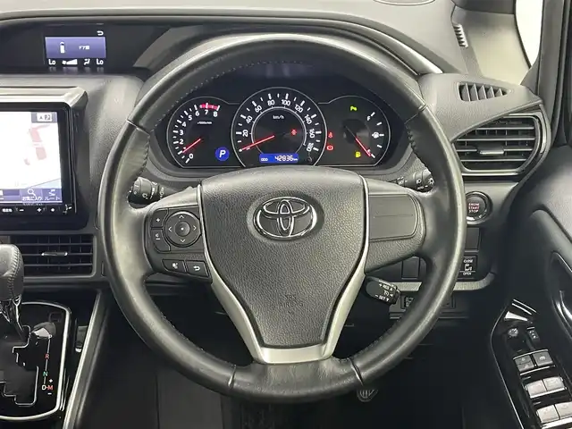 トヨタ ヴォクシー ZS 煌Ⅱ 岡山県 2020(令2)年 4.3万km ブラック アルパイン９インチナビ/【Bluetooth/フルセグTV/USB/HDMI】/衝突軽減ブレーキシステム/オートハイビーム/ＬＥＤヘッドライト/両側パワースライドドア/クルーズコントロール/バックカメラ/ビルトインＥＴＣ/社外ドライブレコーダー（前後）/コーナーセンサー（前後）/レーンアシスト/純正フロアマット/踏み間違い防止/ISOFIX/後席サンシェイド/ステアリングスイッチ/チルトステアリング/シートリフター/シートバックテーブル/ウインカーミラー/ドアバイザー/新車保証書/取扱説明書