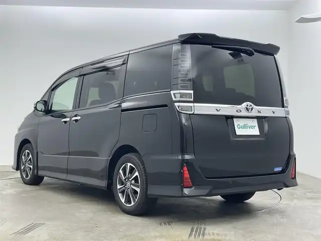 トヨタ ヴォクシー ZS 煌Ⅱ 岡山県 2020(令2)年 4.3万km ブラック アルパイン９インチナビ/【Bluetooth/フルセグTV/USB/HDMI】/衝突軽減ブレーキシステム/オートハイビーム/ＬＥＤヘッドライト/両側パワースライドドア/クルーズコントロール/バックカメラ/ビルトインＥＴＣ/社外ドライブレコーダー（前後）/コーナーセンサー（前後）/レーンアシスト/純正フロアマット/踏み間違い防止/ISOFIX/後席サンシェイド/ステアリングスイッチ/チルトステアリング/シートリフター/シートバックテーブル/ウインカーミラー/ドアバイザー/新車保証書/取扱説明書