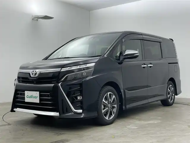 トヨタ ヴォクシー ZS 煌Ⅱ 岡山県 2020(令2)年 4.3万km ブラック アルパイン９インチナビ/【Bluetooth/フルセグTV/USB/HDMI】/衝突軽減ブレーキシステム/オートハイビーム/ＬＥＤヘッドライト/両側パワースライドドア/クルーズコントロール/バックカメラ/ビルトインＥＴＣ/社外ドライブレコーダー（前後）/コーナーセンサー（前後）/レーンアシスト/純正フロアマット/踏み間違い防止/ISOFIX/後席サンシェイド/ステアリングスイッチ/チルトステアリング/シートリフター/シートバックテーブル/ウインカーミラー/ドアバイザー/新車保証書/取扱説明書