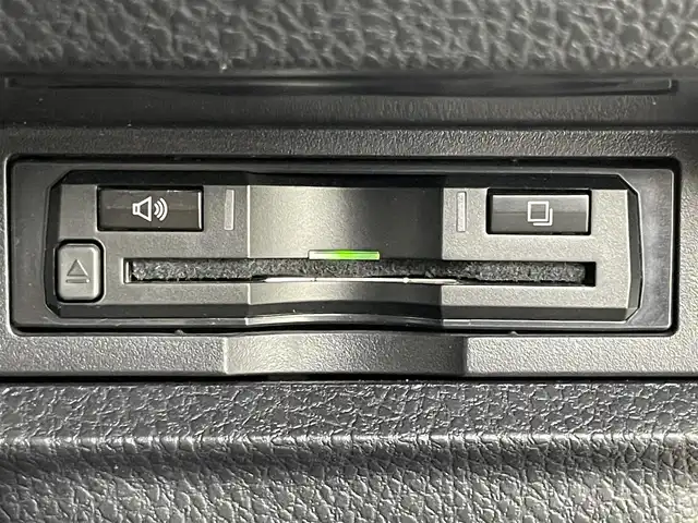 トヨタ ヴォクシー ZS 煌Ⅱ 岡山県 2020(令2)年 4.3万km ブラック アルパイン９インチナビ/【Bluetooth/フルセグTV/USB/HDMI】/衝突軽減ブレーキシステム/オートハイビーム/ＬＥＤヘッドライト/両側パワースライドドア/クルーズコントロール/バックカメラ/ビルトインＥＴＣ/社外ドライブレコーダー（前後）/コーナーセンサー（前後）/レーンアシスト/純正フロアマット/踏み間違い防止/ISOFIX/後席サンシェイド/ステアリングスイッチ/チルトステアリング/シートリフター/シートバックテーブル/ウインカーミラー/ドアバイザー/新車保証書/取扱説明書