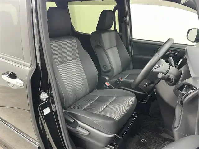 トヨタ ヴォクシー ZS 煌Ⅱ 岡山県 2020(令2)年 4.3万km ブラック アルパイン９インチナビ/【Bluetooth/フルセグTV/USB/HDMI】/衝突軽減ブレーキシステム/オートハイビーム/ＬＥＤヘッドライト/両側パワースライドドア/クルーズコントロール/バックカメラ/ビルトインＥＴＣ/社外ドライブレコーダー（前後）/コーナーセンサー（前後）/レーンアシスト/純正フロアマット/踏み間違い防止/ISOFIX/後席サンシェイド/ステアリングスイッチ/チルトステアリング/シートリフター/シートバックテーブル/ウインカーミラー/ドアバイザー/新車保証書/取扱説明書