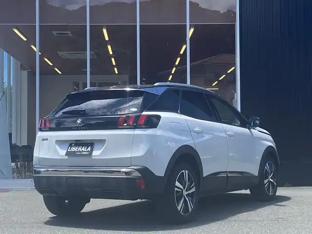 プジョー ３００８ アリュール 福岡県 2017(平29)年 4.6万km パール クルーズコントロール/レーンキープアシスト/ブラインドスポットモニター/ハーフレザーシート/純正ナビ　/フルセグTV/Bluetooth/バックカメラ/サイドカメラ/ワイヤレス充電　/LEDヘッドライト/オートハイビーム/オートワイパー/ステアリングスイッチ/パドルシフト/純正１８インチアルミホイール　/ETC