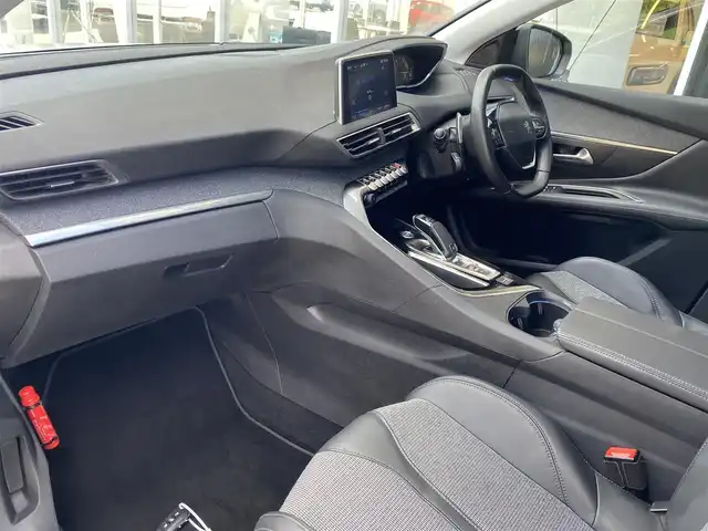 プジョー ３００８ アリュール 福岡県 2017(平29)年 4.6万km パール クルーズコントロール/レーンキープアシスト/ブラインドスポットモニター/ハーフレザーシート/純正ナビ　/フルセグTV/Bluetooth/バックカメラ/サイドカメラ/ワイヤレス充電　/LEDヘッドライト/オートハイビーム/オートワイパー/ステアリングスイッチ/パドルシフト/純正１８インチアルミホイール　/ETC