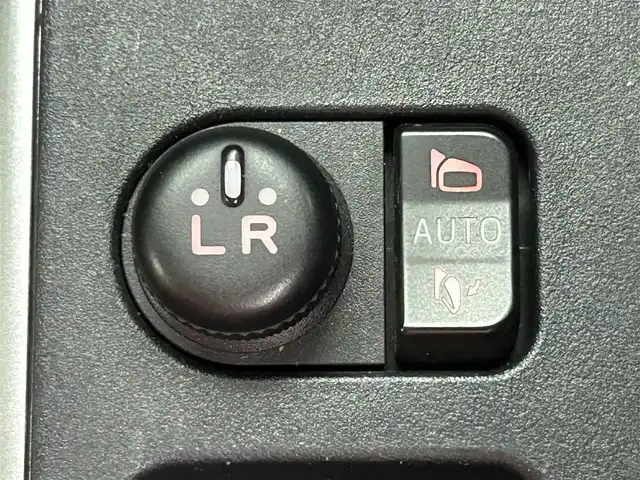 トヨタ ルーミー カスタムG－T 兵庫県 2017(平29)年 5万km ブラックマイカ/マゼンダベリーメタリック 純正SDナビ/フルセグテレビ/BTオーディオ/CD/DVD再生機能/バックカメラ/両側パワースライドドア/前席シートヒーター/スマートアシスト/純正15インチAW/純正フロアマット/LEDヘッドライト/オートライト/スマートキープッシュスタート/スペアキー