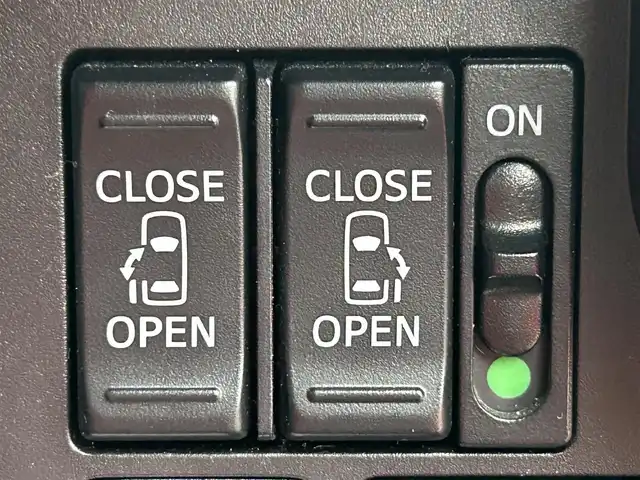 トヨタ ルーミー カスタムG－T 兵庫県 2017(平29)年 5万km ブラックマイカ/マゼンダベリーメタリック 純正SDナビ/フルセグテレビ/BTオーディオ/CD/DVD再生機能/バックカメラ/両側パワースライドドア/前席シートヒーター/スマートアシスト/純正15インチAW/純正フロアマット/LEDヘッドライト/オートライト/スマートキープッシュスタート/スペアキー