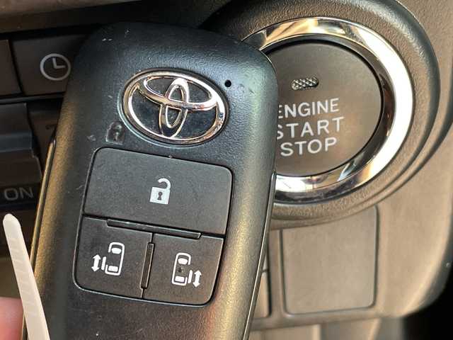 トヨタ ルーミー カスタムG 愛知県 2023(令5)年 1.9万km ブラックマイカメタリック SDナビ/全方位カメラ/両側パワースライドドア/レーダークルーズコントロール/シートヒーター/バックカメラ/コーナーセンサー/純正アルミホイール/LEDヘッドライト/ETC/衝突軽減システム/CD DVD/Bluetooth/ステアリングスイッチ/スマートキー/プッシュスタート