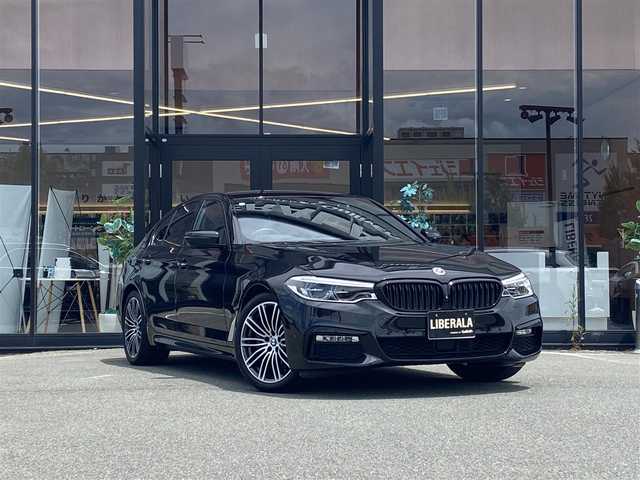 ＢＭＷ ５３０ｅ Mスポーツアイパフォーマンス 福岡県 2018(平30)年 5.1万km サファイアブラックP ・純正HDDナビ/USB/BT/CD/DVD/フルセグTV/・全方位カメラ/・インテリジェントセーフティ/・ACC/・HUD/・ブラックレザーシート/・前席パワーシート/・D席メモリーシート/・全席シートヒーター/・フットトランクオープナー/・パドルシフト/・電動パーキング/・AUTO HOLD/・アンビエントライト/・ビルトインETC2.0/・純正19インチAW/・AUTO LEDヘッドライト/・スマートキー/・保証書/取扱説明書