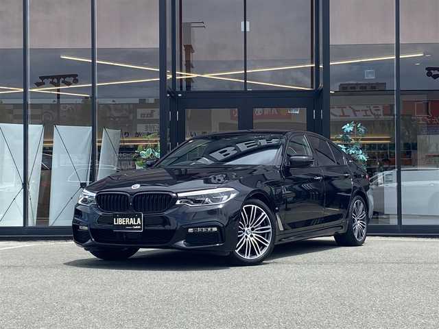 ＢＭＷ ５３０ｅ Mスポーツアイパフォーマンス 福岡県 2018(平30)年 5.1万km サファイアブラックP ・純正HDDナビ/USB/BT/CD/DVD/フルセグTV/・全方位カメラ/・インテリジェントセーフティ/・ACC/・HUD/・ブラックレザーシート/・前席パワーシート/・D席メモリーシート/・全席シートヒーター/・フットトランクオープナー/・パドルシフト/・電動パーキング/・AUTO HOLD/・アンビエントライト/・ビルトインETC2.0/・純正19インチAW/・AUTO LEDヘッドライト/・スマートキー/・保証書/取扱説明書